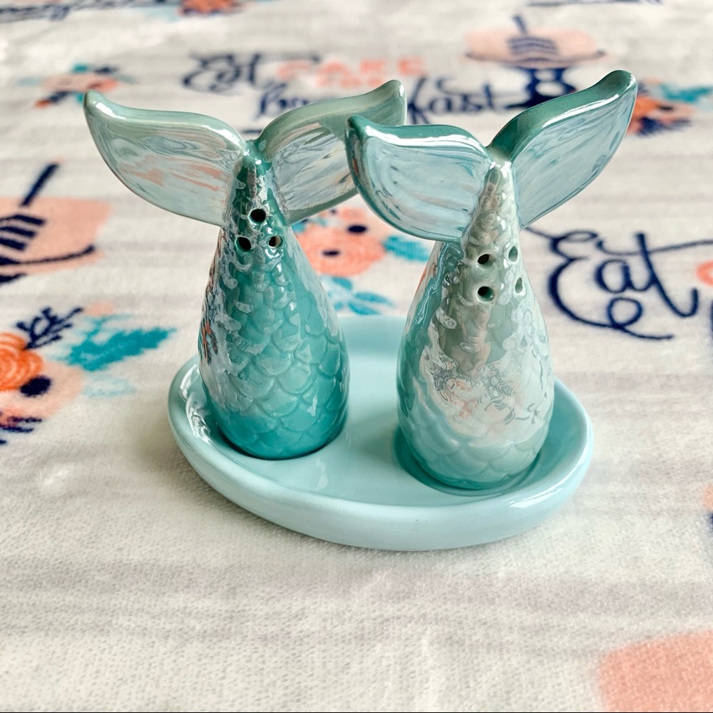 🧜🏻‍♀️ Nautical Coastal Teal Mermaid Fin S & P Shakers - Picture 2 of 7